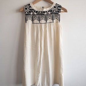 Embroidered detail sleeveless dress